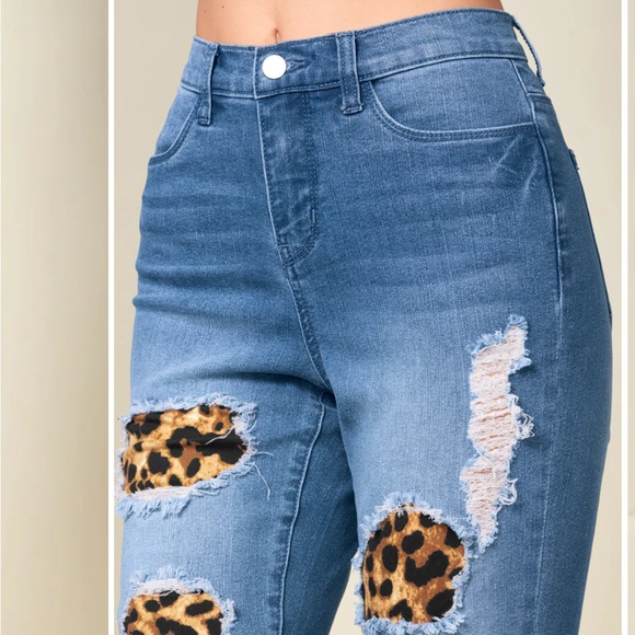 Venus Leopard Cuffed Jeans Size 8 - Picture 6 of 11